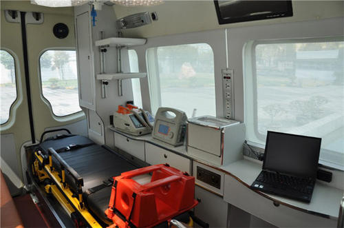 南涧救护车内部